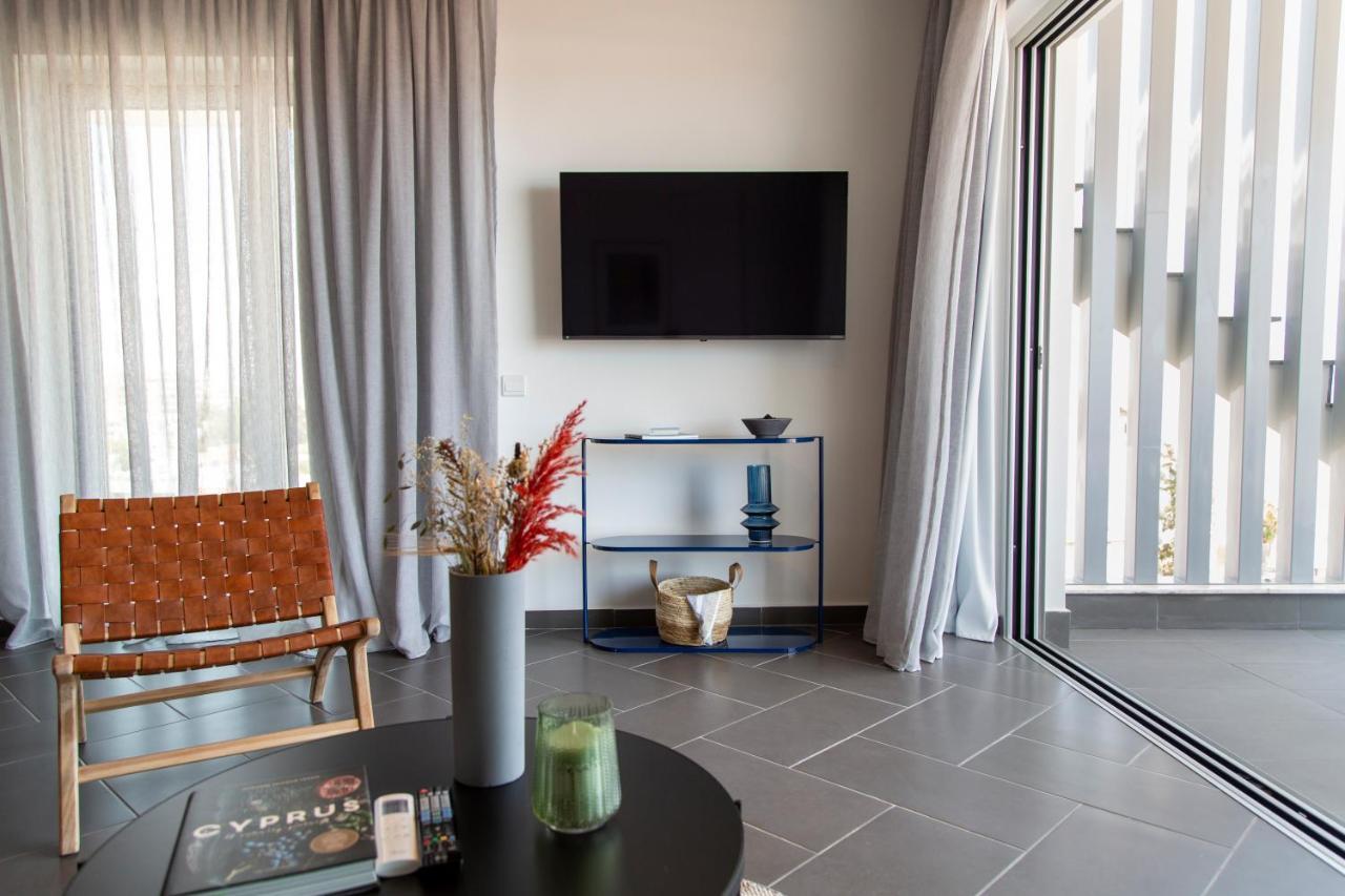 لارنكا Liv Urban Suites المظهر الخارجي الصورة